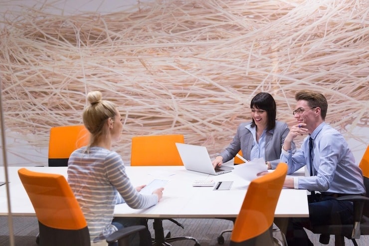 Features and Challenges of Hiring Linear Employees in a Company